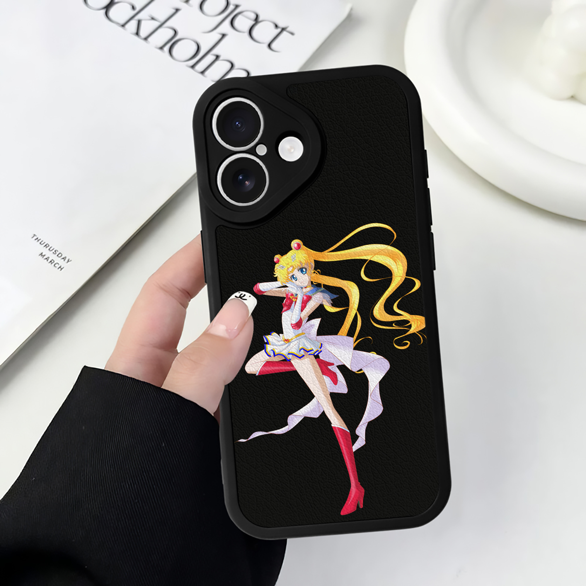 （画像用） 美少女戦士セーラームーン 月野 うさぎ つきの うさぎ Sailor Moon Tsukino Usagi 【iPhone 16シリーズ対応】シリコンスマホケース（レザー調） 材質：シリコン